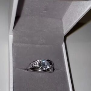 Clear zirconia diamond Twist silver Ring